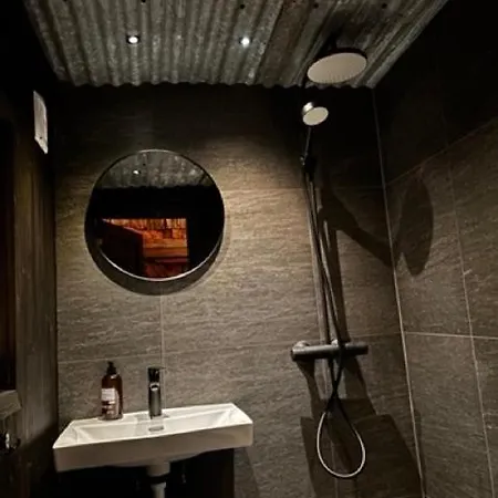 Serviced - Kvaloyvagen Gard Ferienhaus *